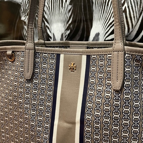 ❌SOLD❌Tory Burch Tote - Picture 2 of 12